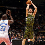 0326-bargnani-550.jpg