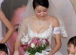 熊黛林穿婚紗走光露乳暈3 1.jpg