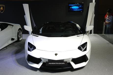 Lamborghini Aventador LP 700-4.JPG