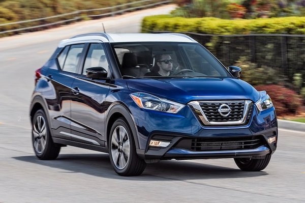 2018-Nissan-Kicks-SR-front-three-quarter-in-motion-04.jpg