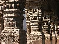 Krishna Mandir 的柱廊.jpg