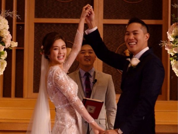 7cn_elizatiestheknot00.jpg