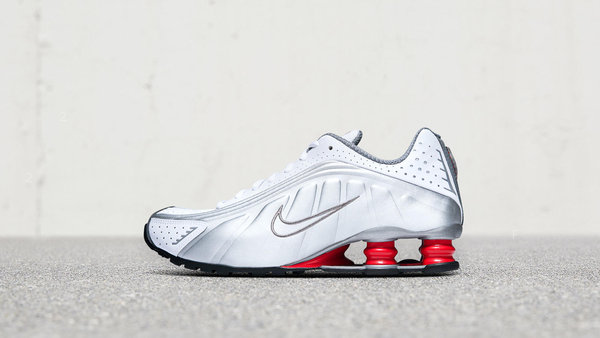 FeaturedFootwear_WomensShoxR4-498_hd_1600.jpg