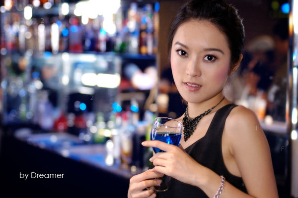 Cassie@酒吧3.jpg