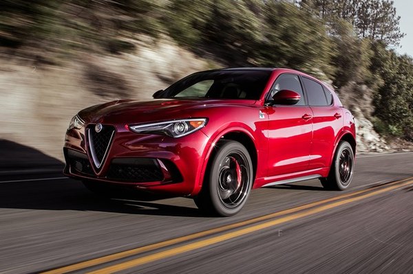 2018-Alfa-Romeo-Stelvio-Quadrifoglio-front-three-quarter-in-motion-00.jpg