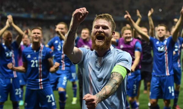 iceland_celebrationn_17442539015b2d07c554af2.jpg