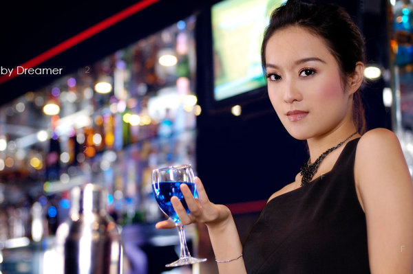 Cassie@酒吧2.jpg
