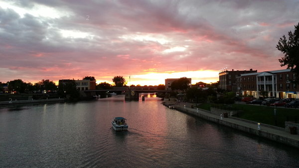 Sunset_over_the_Erie_Canal_in_North_Tonawanda_N.jpg
