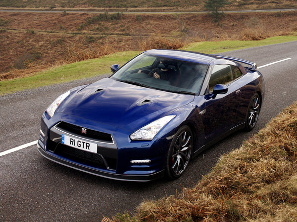 nissan_gtr-uk-2010_r11_jpg.jpg