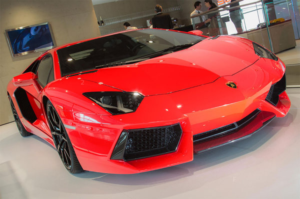 2013-Lamborghini-Aventador-1.jpg