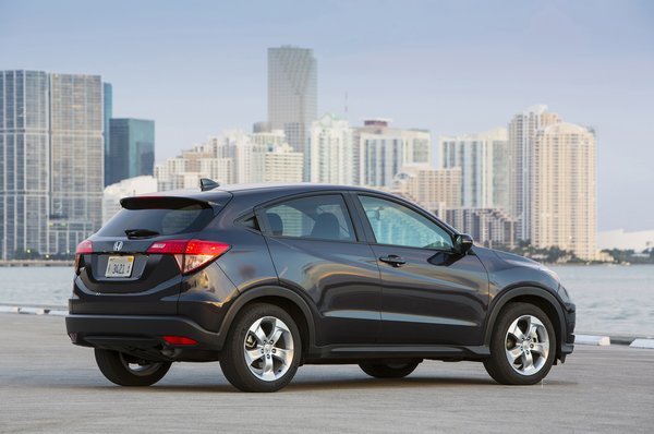 2016-Honda-HR-V-EX-FWD-rear-three-quarter-07.jpg