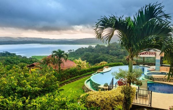 ecolodge-costa-rica-shutterstock_1347897059-660x420.jpg