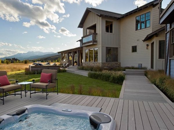 07-DH2012_Hot-Tub-Deck-Dream-Home_4x3.jpg