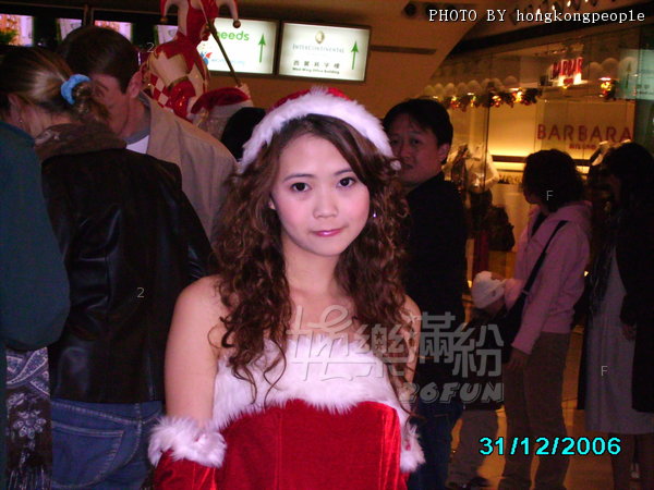 新世界中心聖誕女郎.jpg