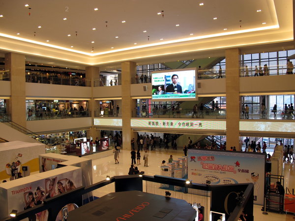 Tuen_Mun_Town_Plaza_Main_Void_View1_201110.jpg