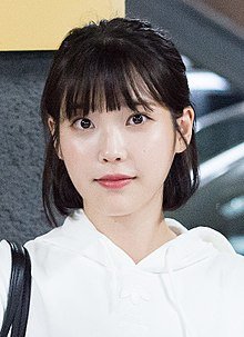 220px-IU_on_4_June_2017.jpg