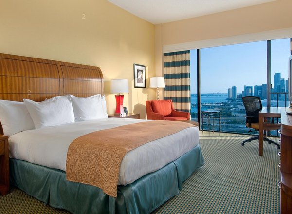 MIADTHF_rooms_full01_kingbayview.jpg