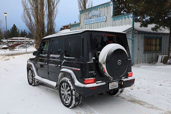 2019-mercedes-benz-g550-spare-tire.jpg