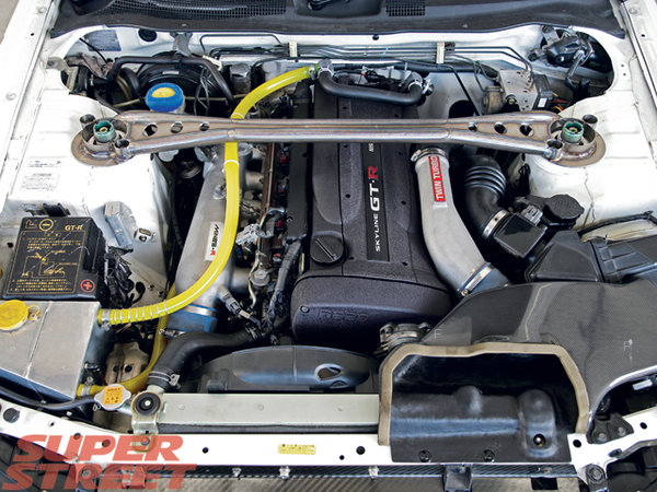 130_0703_05_z+r34_nissan_skyline_gtr+engine_bay.jpg