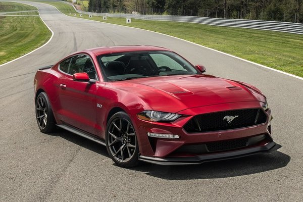 2018-Ford-Mustang-GT-Performance-Pack-2-front-three-quarter-e1526508541250.jpg