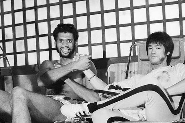 Kareem-Abdul-Jabbar-and-Bruce-Lee-on-the-set-of-Game-of-Death.jpg