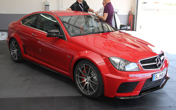 01-2012-mercedes-benz-c63-amg-coupe-black-serieslive630opt.jpg