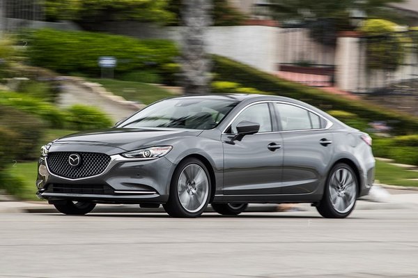 2018-Mazda6-Turbo-front-three-quarter-in-motion.jpg