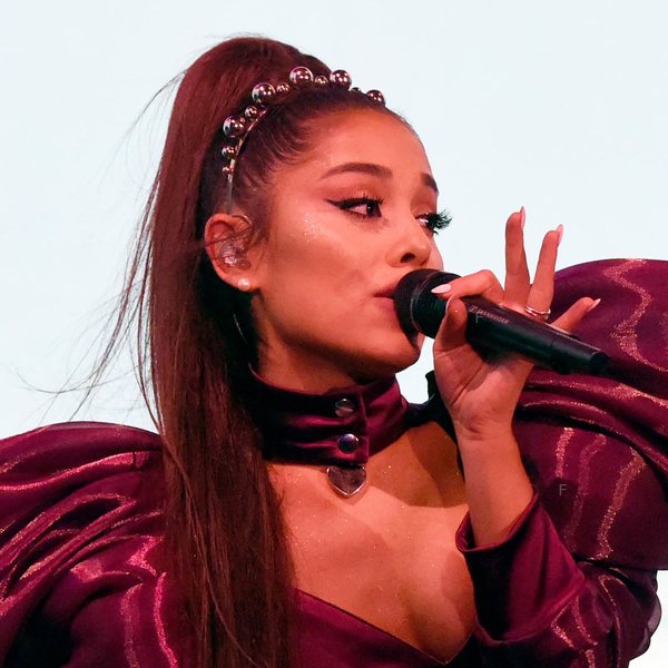Ariana%20Grande%20and%20Jungkook%20BTS%20dip.jpg