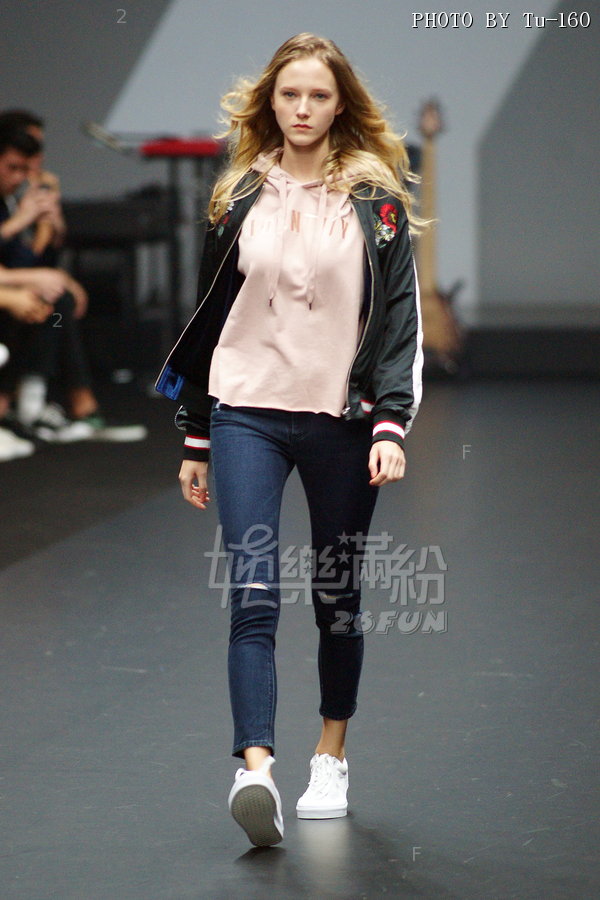 HKFW-1709d3IT_03.JPG