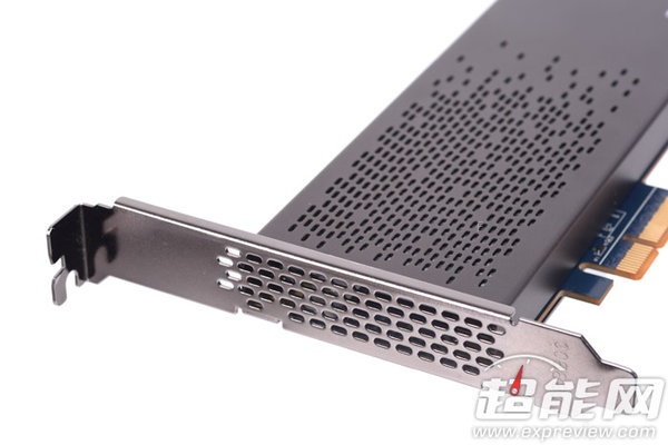 Zotac_Sonix_05.jpg