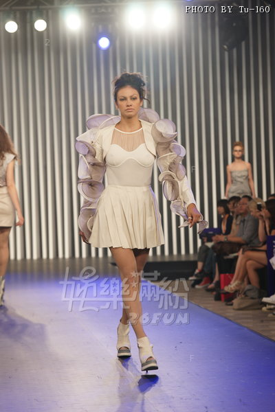 HKFW2010S-D2M3_005.jpg