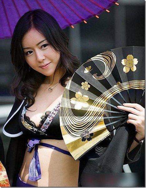 Japanesekimonostylecarshowgirls1_thumb.jpg