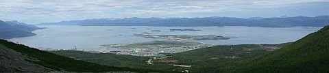 俯瞰 Ushuaia 與 Beagle 海峽.jpg