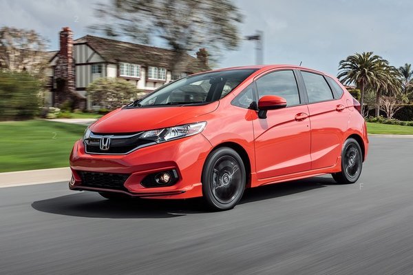 2018-Honda-Fit-Sport-front-three-quarter-in-motion-02.jpg