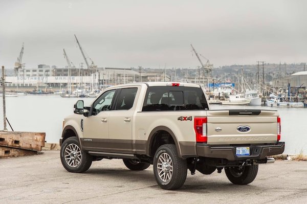 2017-Ford-F-250-4x4-King-Ranch-rear-three-quarter-02.jpg
