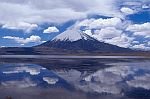 Volcan Parinacota.jpg