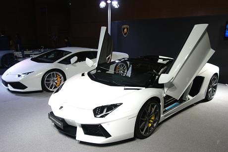 Lamborghini Aventador  LP 700-4.JPG