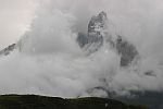 Cuernos del Paine 近在咫尺，卻只能若隱若現地出現。.jpg