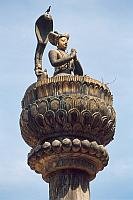國王 Yoganarendra Malla 的雕像.jpg