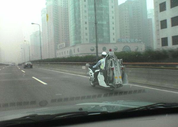 上海警察 的拖車...001.jpg